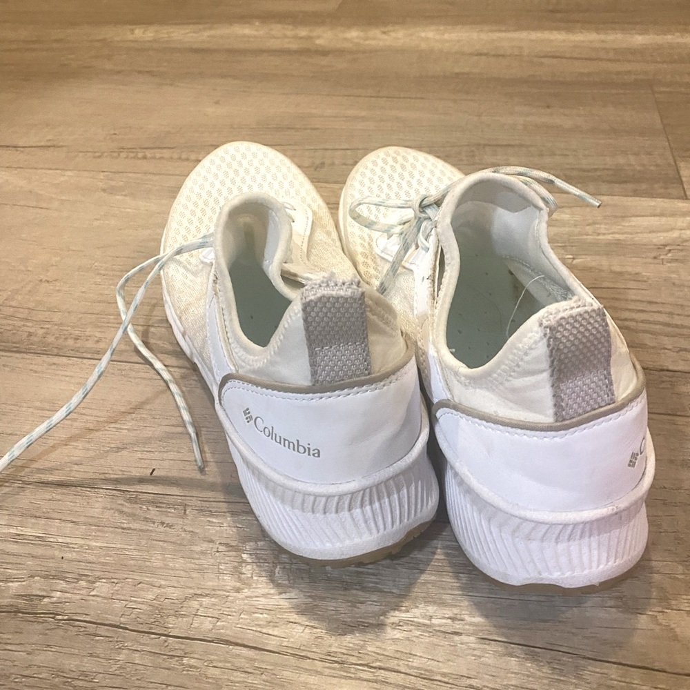 Columbia walking shoe size 8